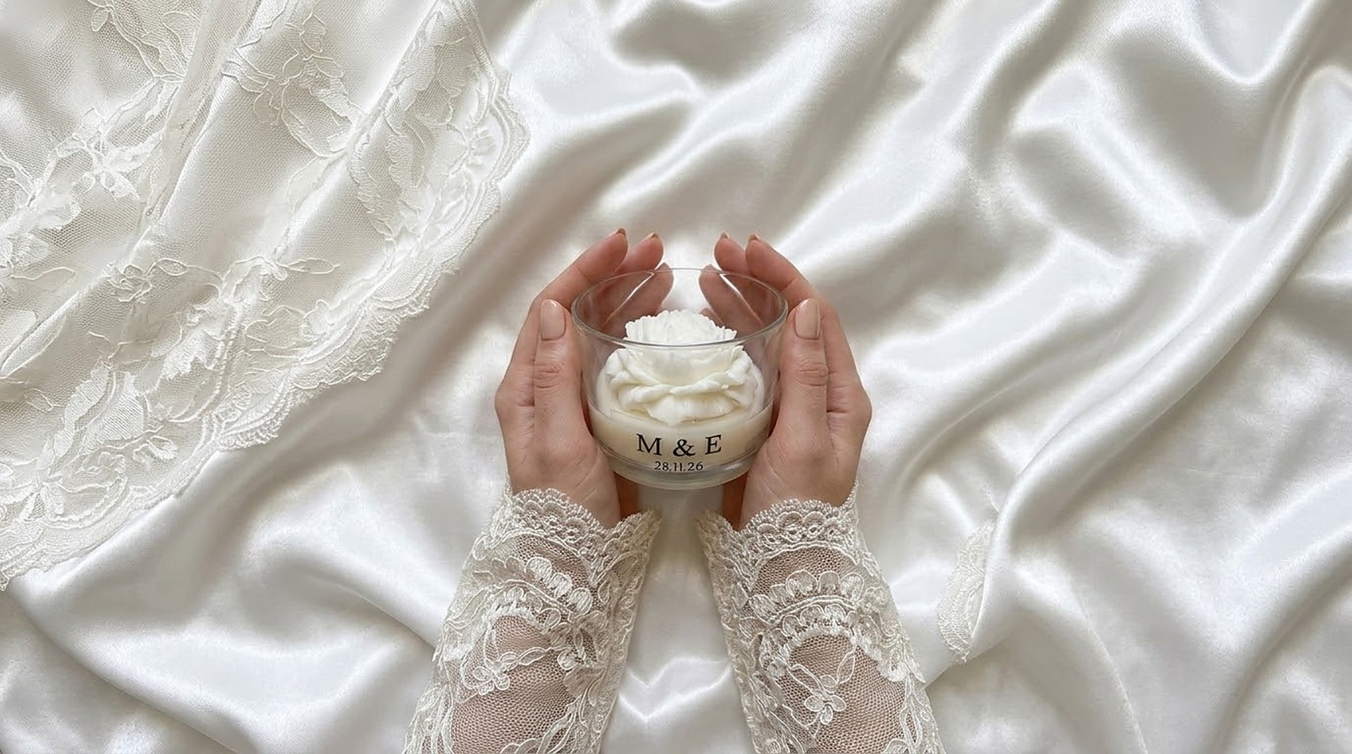 Mini vela aromática personalizada com flor esculpida em cera